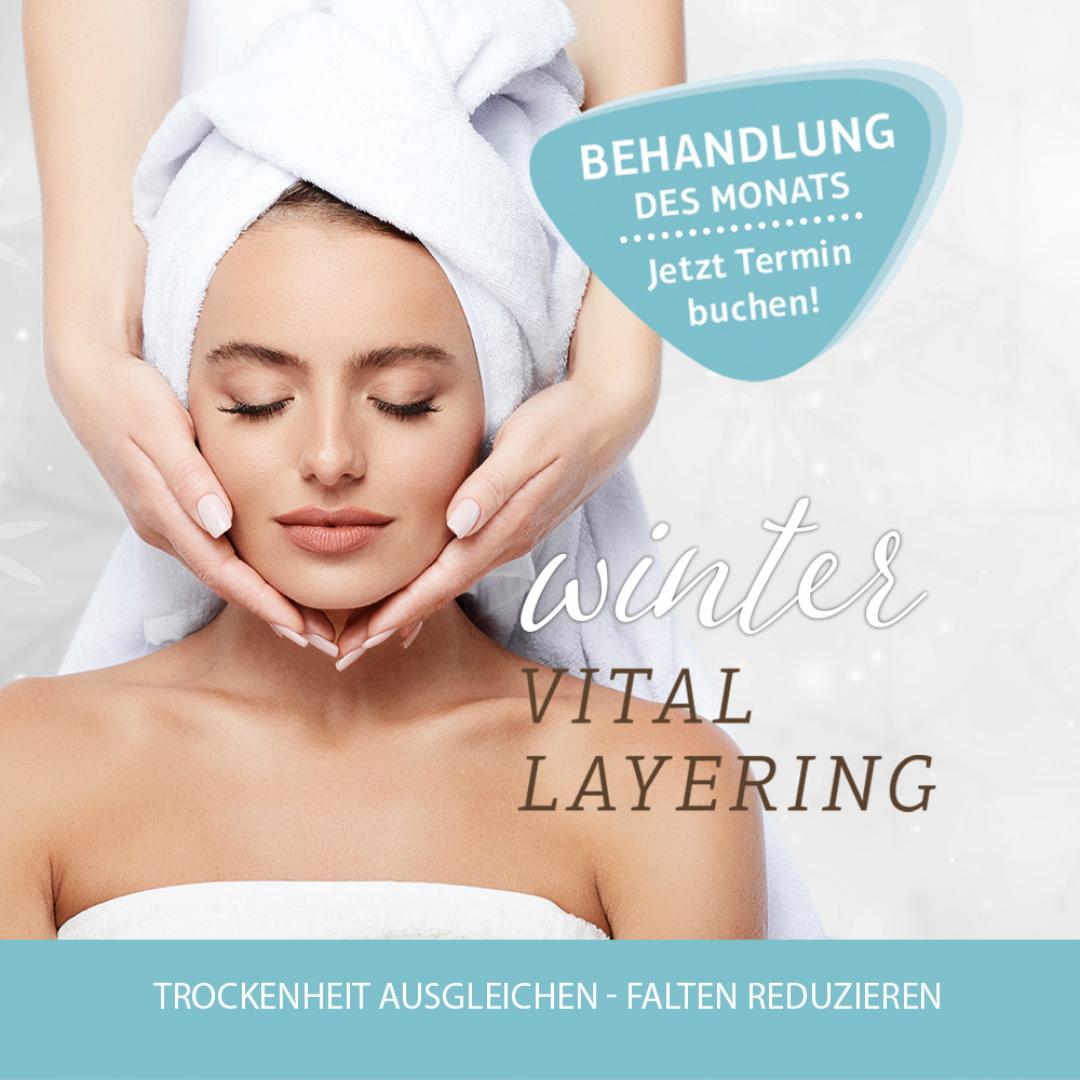 Frau mit Handtuch am Kopf bei neuer Winter Layering Behandlung