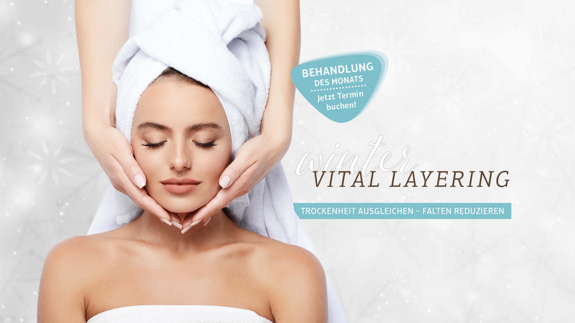 Frau mit Handtuch am Kopf bei neuer Winter Layering Behandlung